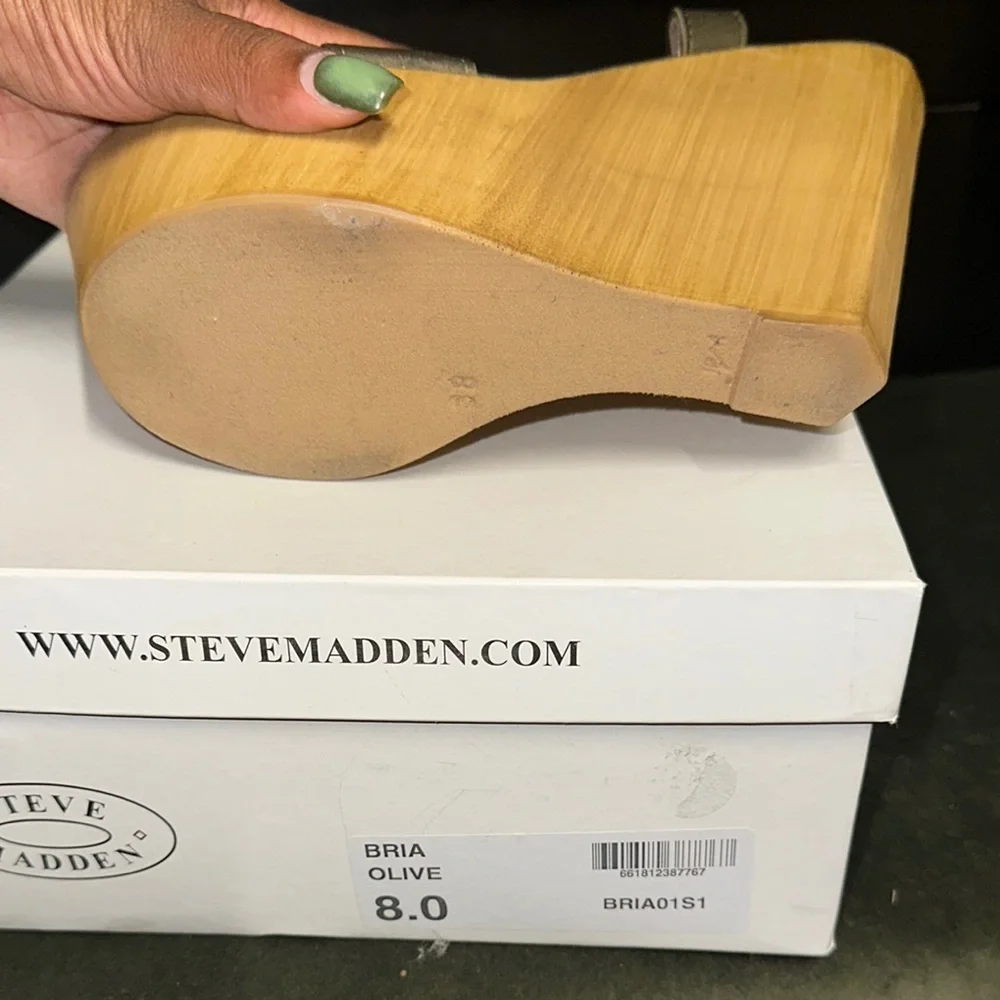 Steve Madden Khaki Wedge Sandals - Picture 4 of 4